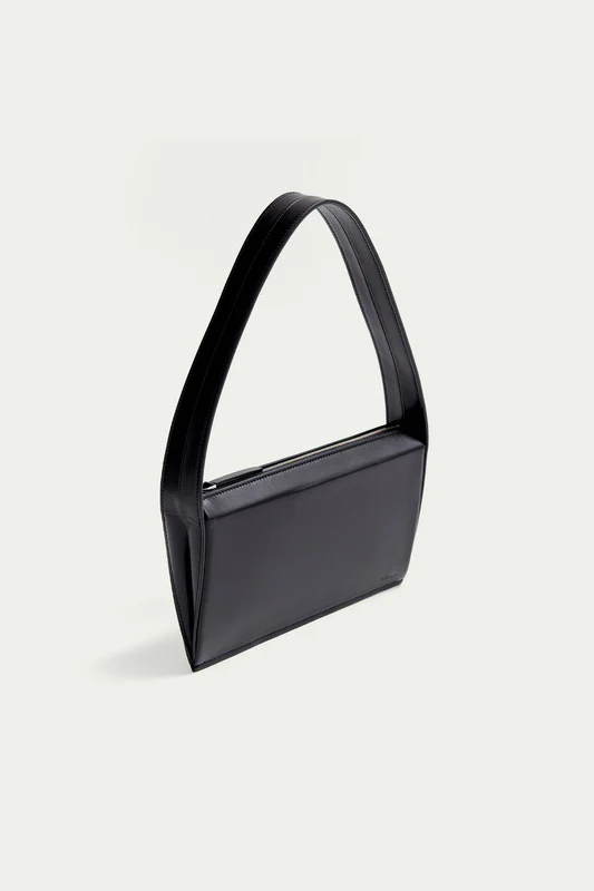 Edge in Black